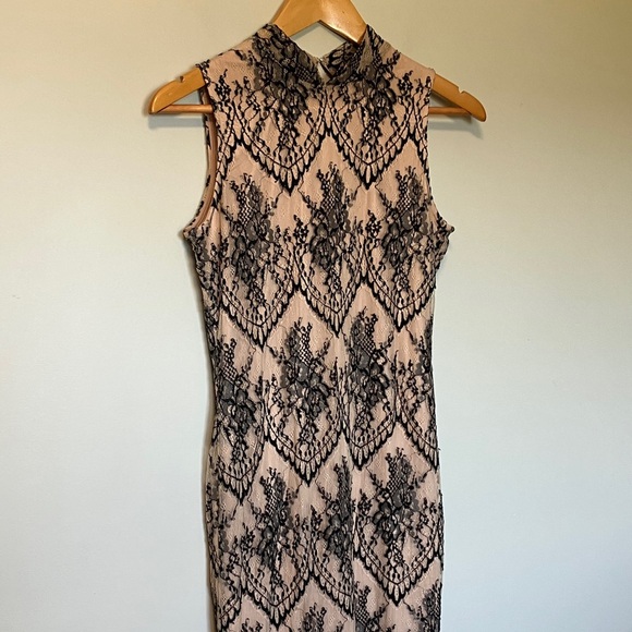 Eva Mendes Black Cream Lace Overlay Dress - Picture 2 of 8